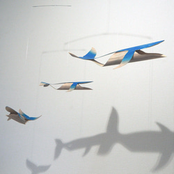親子クジラのモビール　青のグラデーション仕上げ　海　木製 4枚目の画像