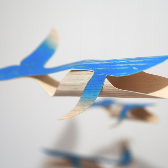 親子クジラのモビール　青のグラデーション仕上げ　海　木製 16枚目の画像