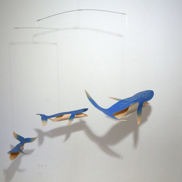 親子クジラのモビール　青のグラデーション仕上げ　海　木製 10枚目の画像