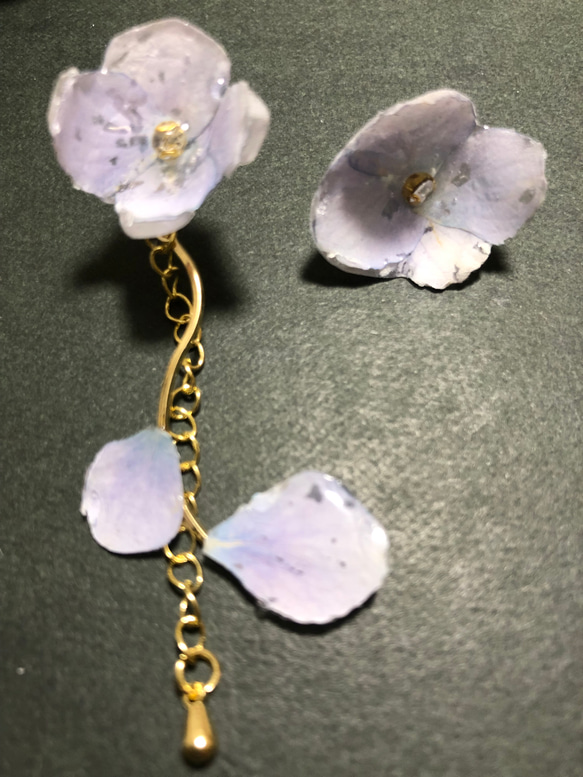紫陽花の揺れるピアス・イヤリング 2枚目の画像