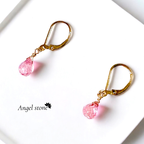 18K天然石ピンクとクリアのドロップ型ピアス