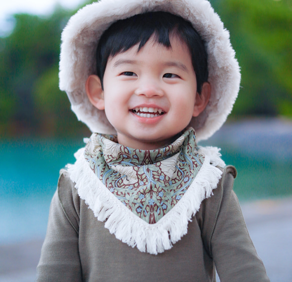 送料無料 紺色チェック襟×ライオン柄 襟付きスタイ 迷ったらこれ！人気