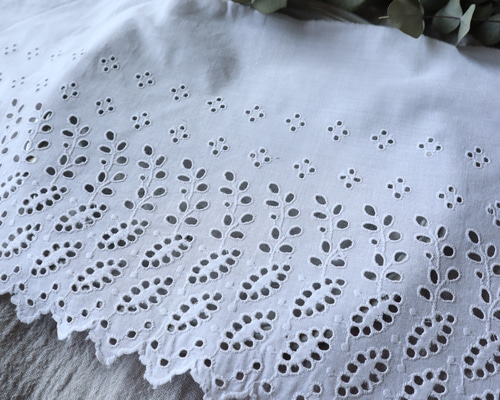 フランス 25㎝ アンティークカットワーク刺繍レース B652