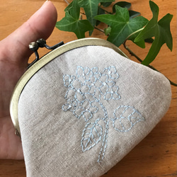 紫陽花　ボタニカル　手刺繍　リネンのがま口　 4枚目の画像