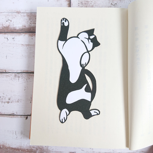 ネコ寝子しおり～ハチワレ～ 受注生産【切り絵の栞】 しおり