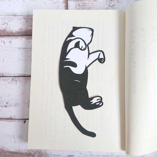 ネコ寝子しおり～ハチワレ～ 受注生産【切り絵の栞】 しおり