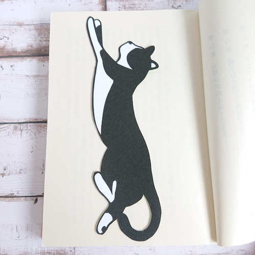 ネコ寝子しおり～ハチワレ～ 受注生産【切り絵の栞】 しおり