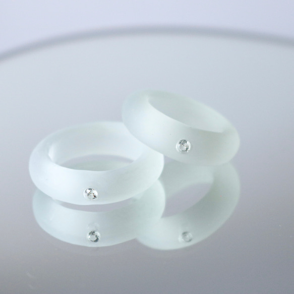 マット レジン 指輪　クリアリング 木製ケース レジンの指輪 半透明　ジルコニア　指輪のプレゼント 3枚目の画像