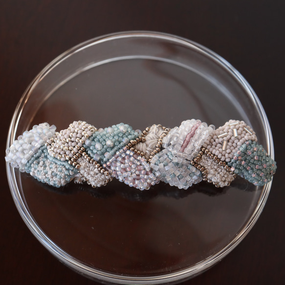 帯留めブローチアジロ ビーズ刺繍 着物 浴衣 帯留め