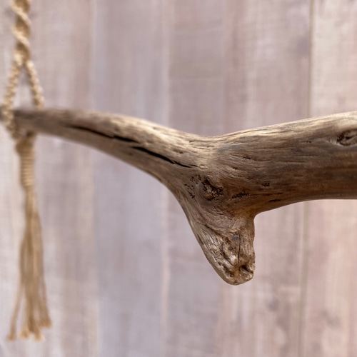 No.1100 【chuchumama記念作品】流木の棚付きオブジェ 流木の壁掛けシェルフ飾り棚－時計付きー2-1 | iichi 日々の