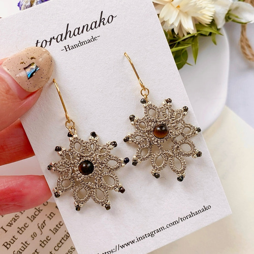 上品なゴールドラメモチーフ タティングレース ピアス イヤリング  