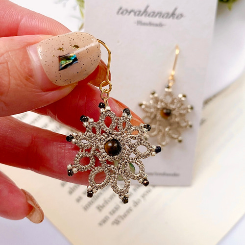 上品なゴールドラメモチーフ タティングレース ピアス イヤリング  