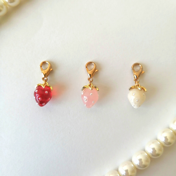 キラキラ苺のマスクチャーム 苺大ピンク 2個セットハンドメイド