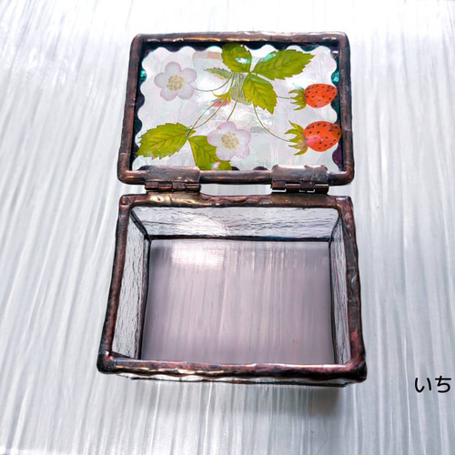 ステンドグラス　アンティーク調　ティッシュボックスピンク色(現品限り) ステンドグラス アンティーク調 ティッシュボックスピンク色