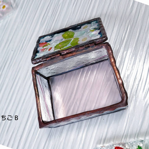 ステンドグラス 小物入れ「いちごのアンティーク☆ミニBOX」 フリー