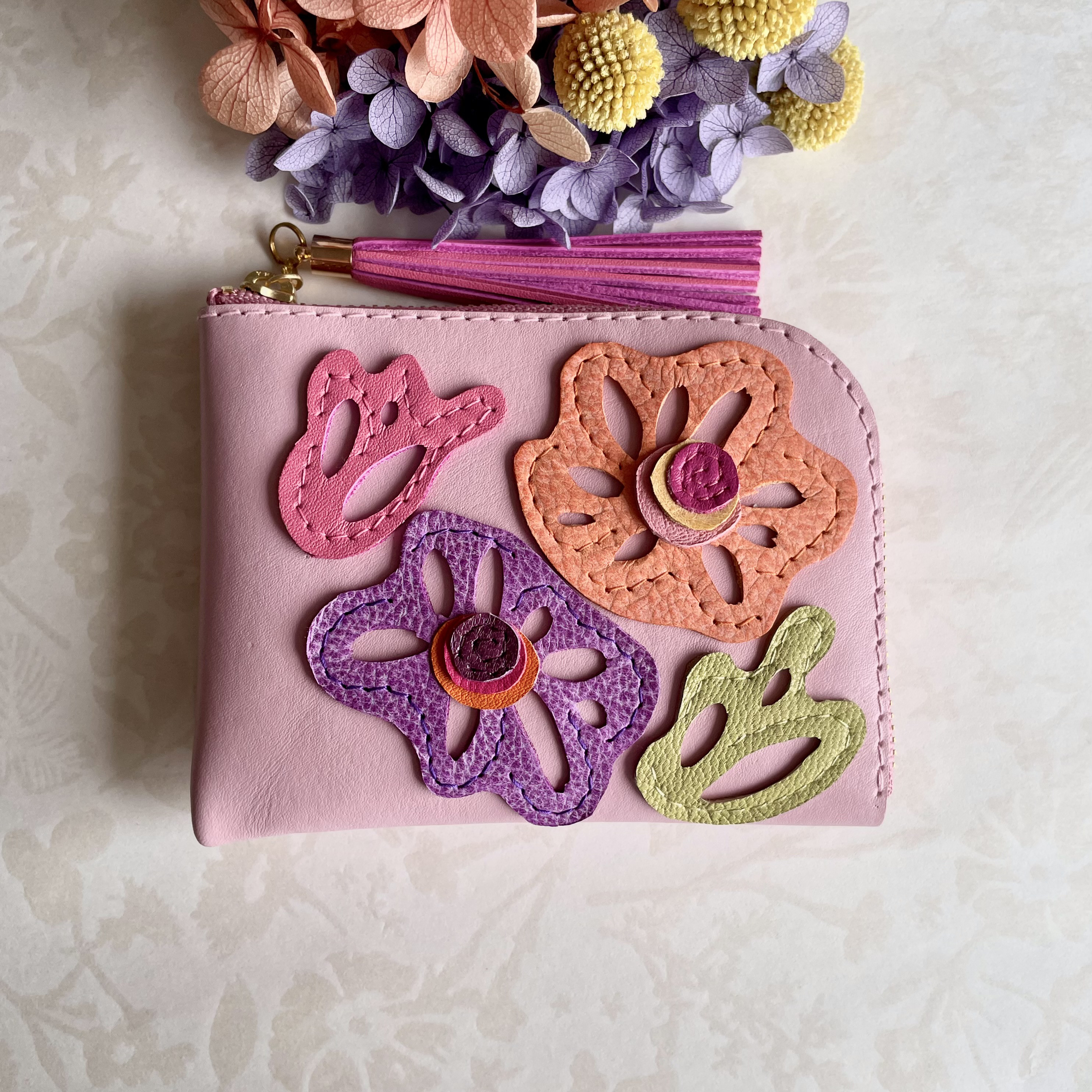ミニ財布 　コンパクト　 L字ファスナー　*:.｡.❀｡.:* FLOWERS *:.｡.❀｡.:* ベビーピンク