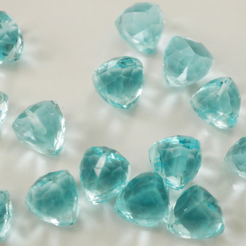 スカイブルーハイドロクォーツ《トリリオンシェイプ》2粒 天然石