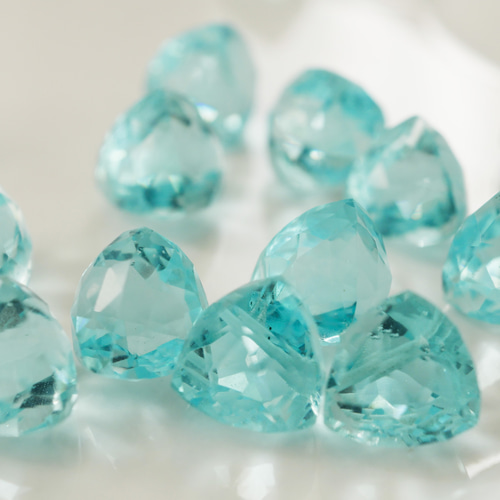 スカイブルーハイドロクォーツ《トリリオンシェイプ》2粒 天然石