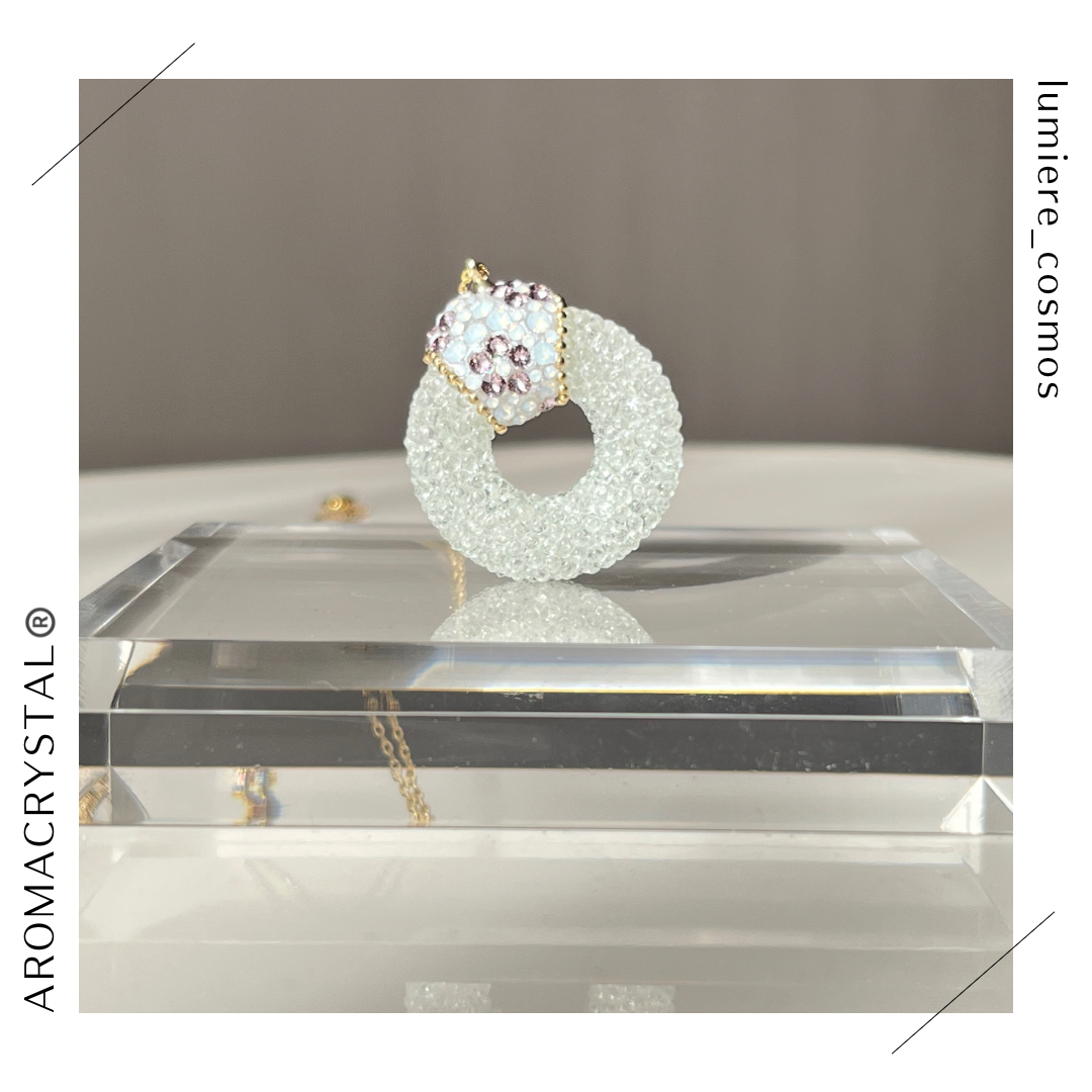 ガラスが香る♡アロマクリスタル華リースネックレス♡（アロマオイル付き）