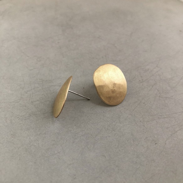 stone pierce brass  /真鍮/ピアス/マット/シンプル/円形 3枚目の画像