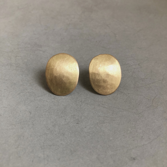 stone pierce brass  /真鍮/ピアス/マット/シンプル/円形 2枚目の画像