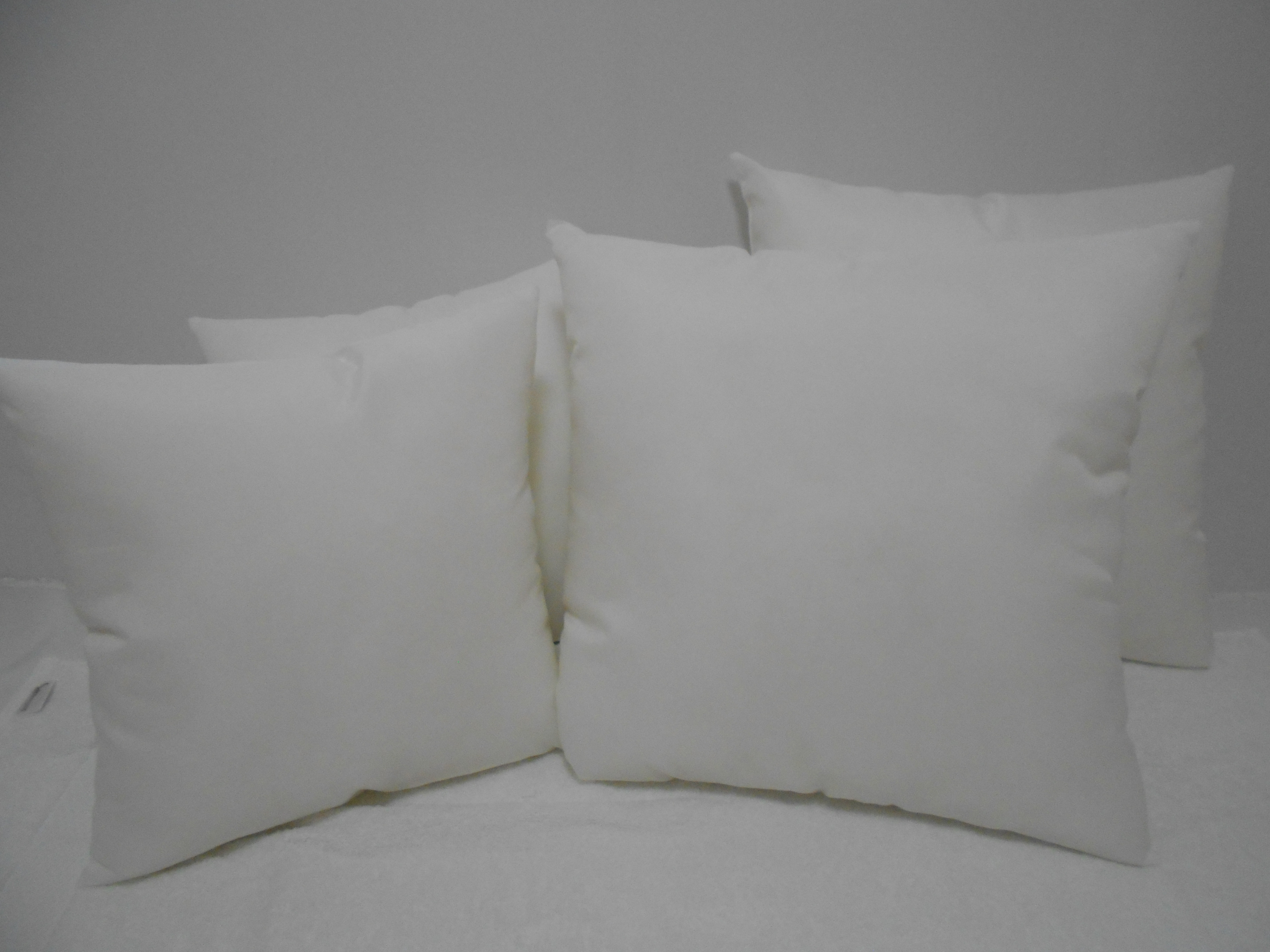 ヌードクッション、４個セット、40㎝X40㎝、50cmX50㎝の各2個、送料無料、圧縮タイプ、クッションの中身