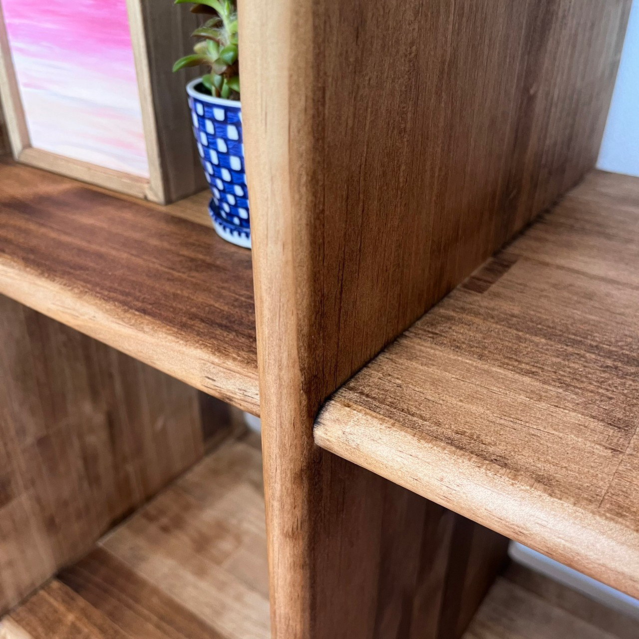 【すべての角を丸め、家族みんなが安心して使える収納棚】パイン材　脚付　六升　ダークウォルナット　本棚【サイズオーダー可】