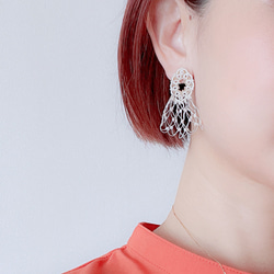梭織蕾絲珠飾耳環 Party Écru *可更換為耳環 第1張的照片