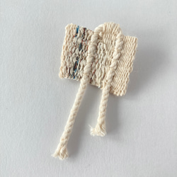 軽やかなカイト　手織りブローチ　織り物　リネン　マクラメ 　軽い　シック　大人　夏　ホワイト　涼しげ　天然素材　　個性的 1枚目の画像