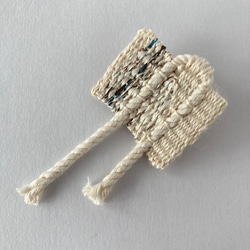 軽やかなカイト　手織りブローチ　織り物　リネン　マクラメ 　軽い　シック　大人　夏　ホワイト　涼しげ　天然素材　　個性的 2枚目の画像