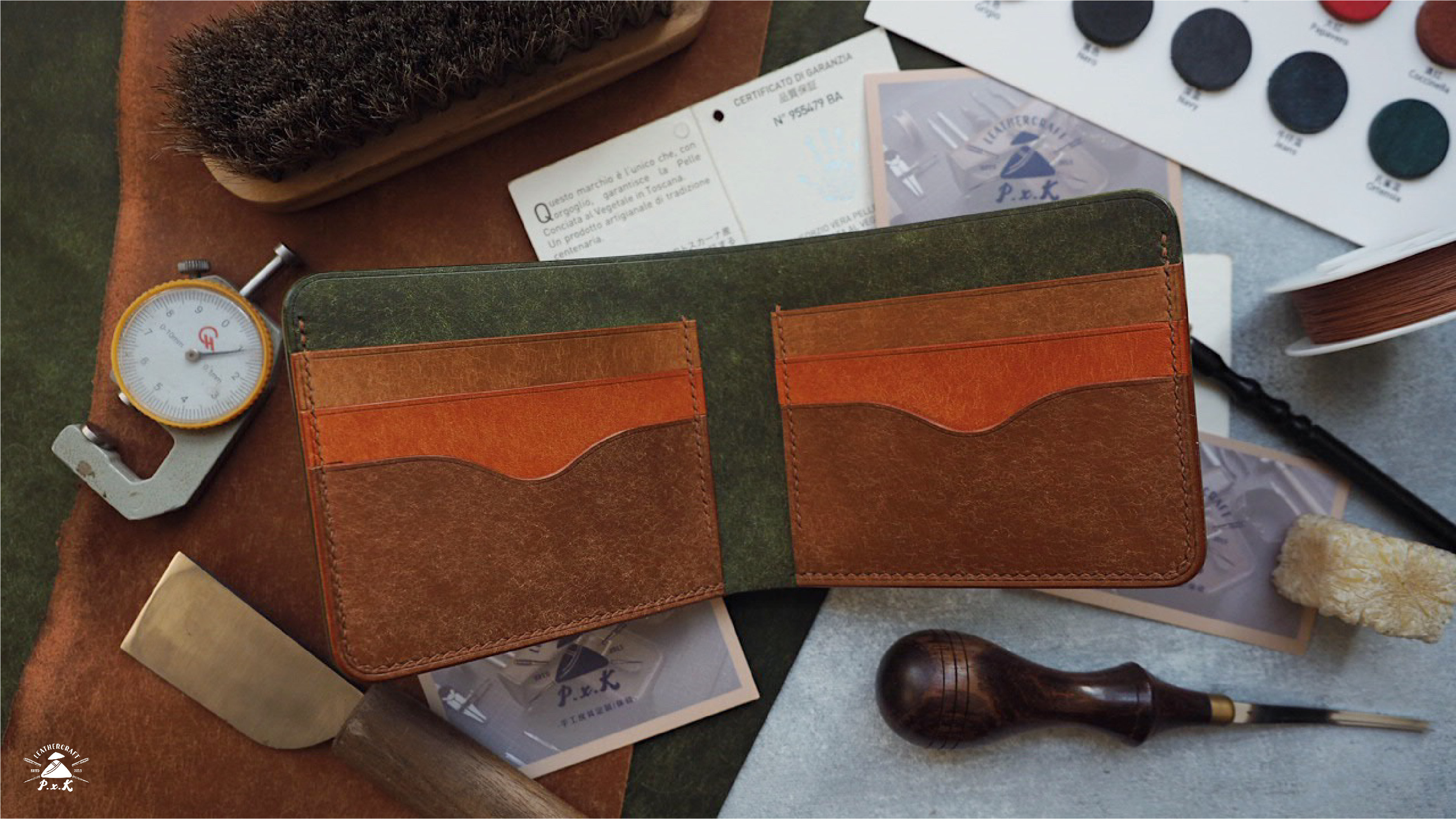 手作り牛革二つ折り財布 本革の手縫い  名入れ可 カラーが選べる