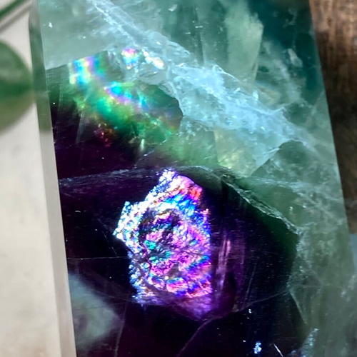 レインボーエンジェルフェザーフローライト エンジェルフェザー✨ レインボー フローライト マルチカラー 蛍