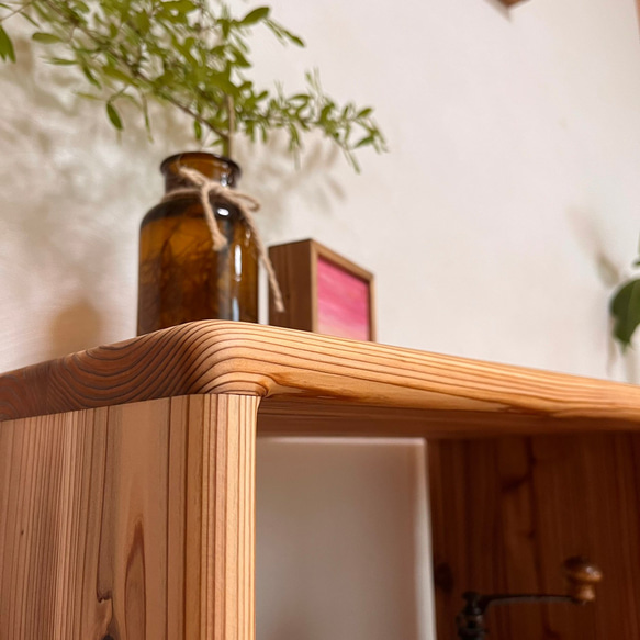 【全ての角が丸い】 木製　本棚　十字型　収納棚 カラーボックス　飾り棚　絵本棚　シェルフ　杉材（四升）サイズオーダー可 カウンター　手元隠しカウンター K2440340673(18720円)