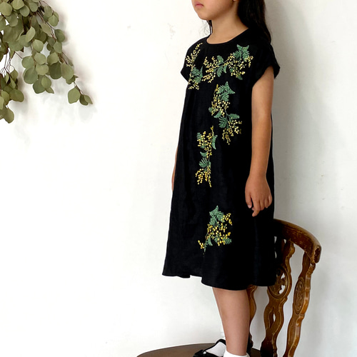 美品 MONNALISA　モナリザ　刺繍 ワンピース　８Ｙ　128センチ 入学式 美品 MONNALISA モナリザ 刺繍 ワンピース 8Y 128センチ 入学