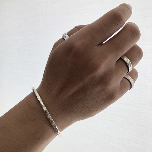 silver bangle 4mm 丸棒タイプ /シルバー/バングル/槌目 silver bangle 4mm 丸棒タイプ /シルバー/バングル/槌目