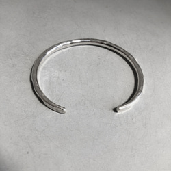 silver bangle 4mm 丸棒タイプ /シルバー/バングル/槌目/シンプル 3枚目の画像