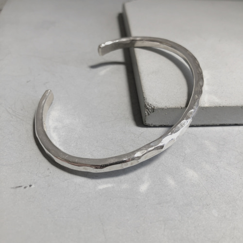 silver bangle 4mm 丸棒タイプ /シルバー/バングル/槌目 silver bangle 4mm 丸棒タイプ /シルバー/バングル/槌目