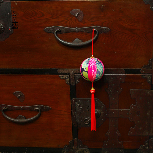 毬飾り 木目込み ちりめん細工 古布 時代縮緬 黒台別売り s2191 その他