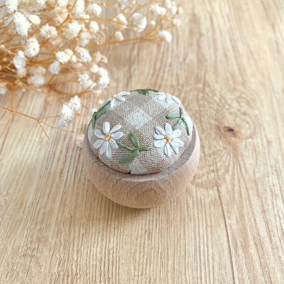 再販】リボン刺繍のピンクッション マーガレット 針山 その他 