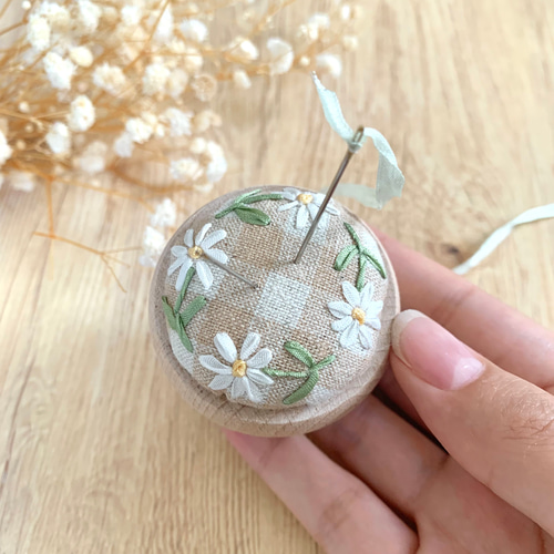 再販】リボン刺繍のピンクッション マーガレット 針山 その他 