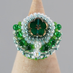 健談戒指 154 一種尺寸適合大多數串珠刺繡戒指 綠花頭頂戒指 第4張的照片