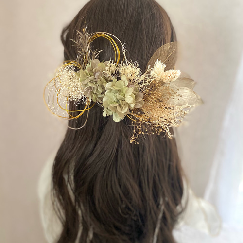 オレガノグリーンとゴールドのドライフラワー髪飾り 金箔付き