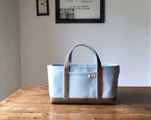 ８号帆布トート(横長)ミネラルブルー×英字(キナリ/グレー文字)lizz 8号帆布トート(横長)ミネラルブルー×英字(キナリ/グレー文字