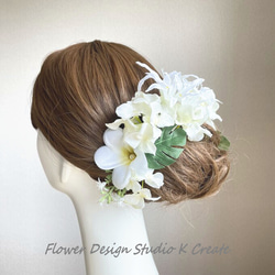 清楚な白いプルメリアと紫陽花のヘッドドレス　ウェディング　白　ホワイト　リゾ婚　紫陽花　プルメリア　清楚　結婚式 3枚目の画像