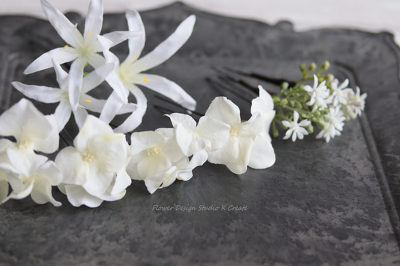 清楚な白いプルメリアと紫陽花のヘッドドレス　ウェディング　白　ホワイト　リゾ婚　紫陽花　プルメリア　清楚　結婚式 9枚目の画像