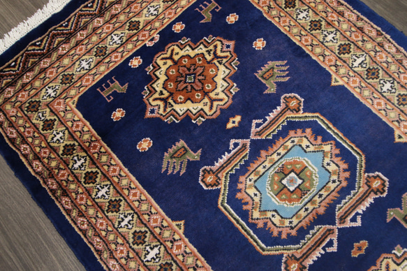 新品SALE　山羊と鳥　高級ラグ　パキスタン手織り絨毯　玄関マット　アクセントラグ　80x130cm　＃199 3枚目の画像