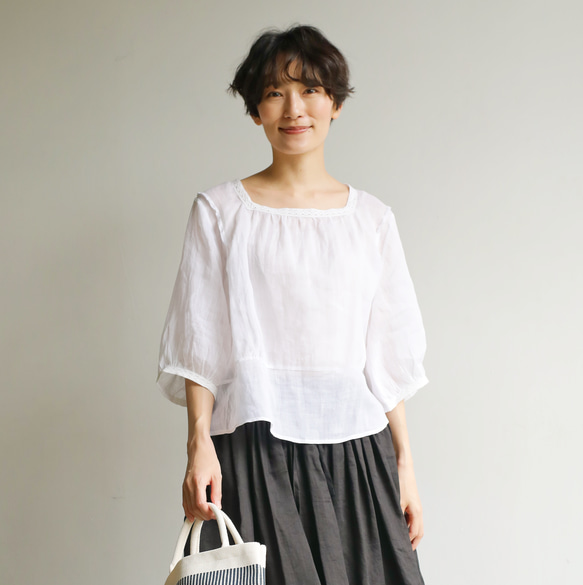 女性化、醒目的蕾絲襯衫，半袖，亞麻，白色，230615-1 第1張的照片