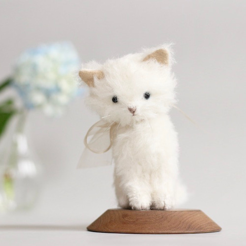 ねこのぬいぐるみ】ふわふわの白ねこ ぬいぐるみ cria 通販