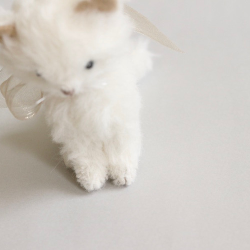 ねこのぬいぐるみ】ふわふわの白ねこ ぬいぐるみ cria 通販