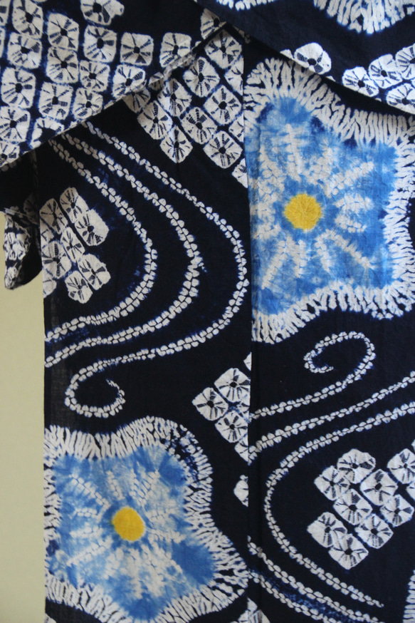 ◇現代 有松鳴海絞　浴衣◇【濃紺　水色　黄】優しい桔梗に黄色が幻想的な蛍のようにアクセント　スモールサイズ裄67ｃｍ 13枚目の画像